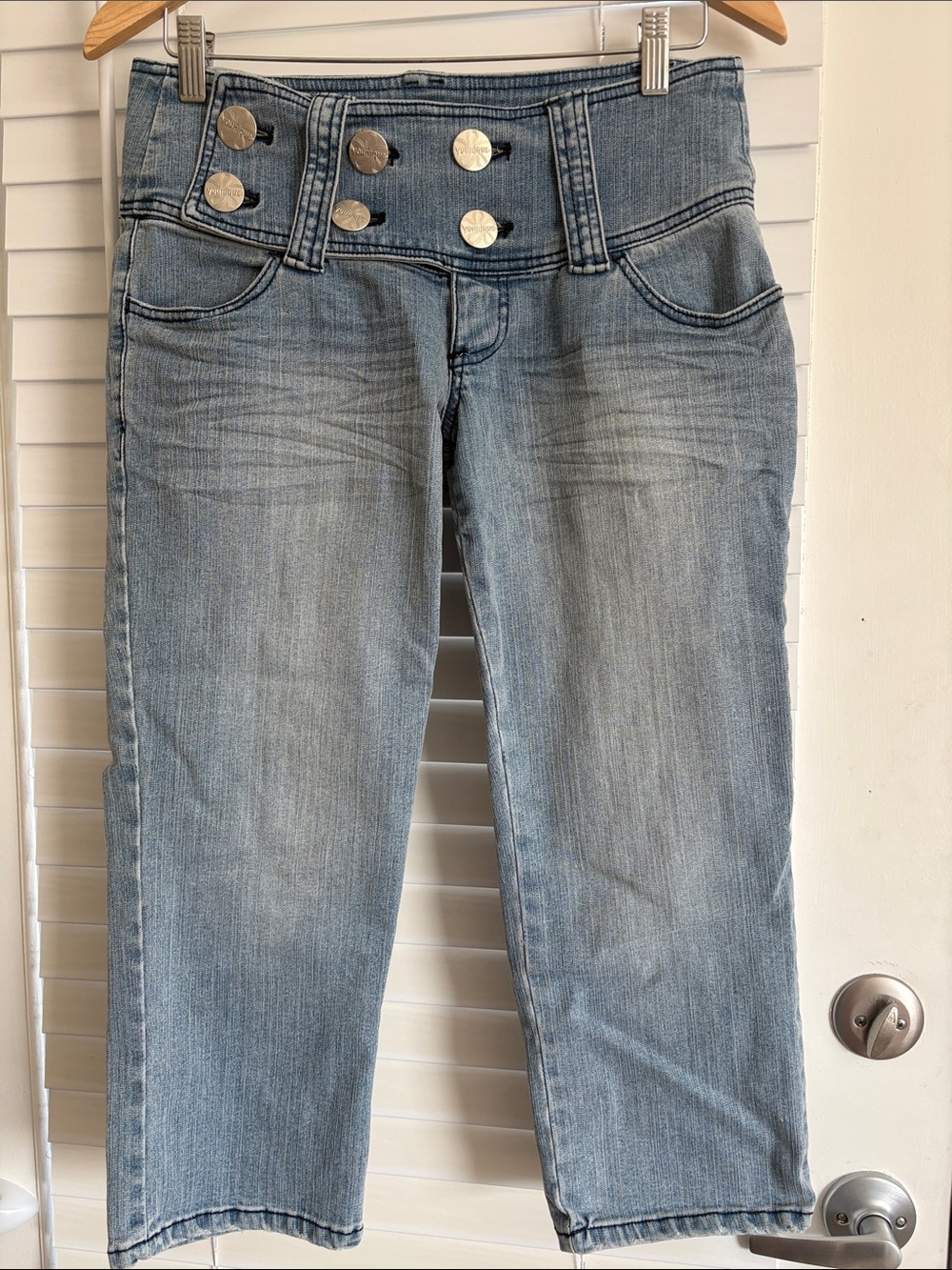 Younique Light Blue Distressed Straight-Leg Capri with Double Button Waist SZ 9